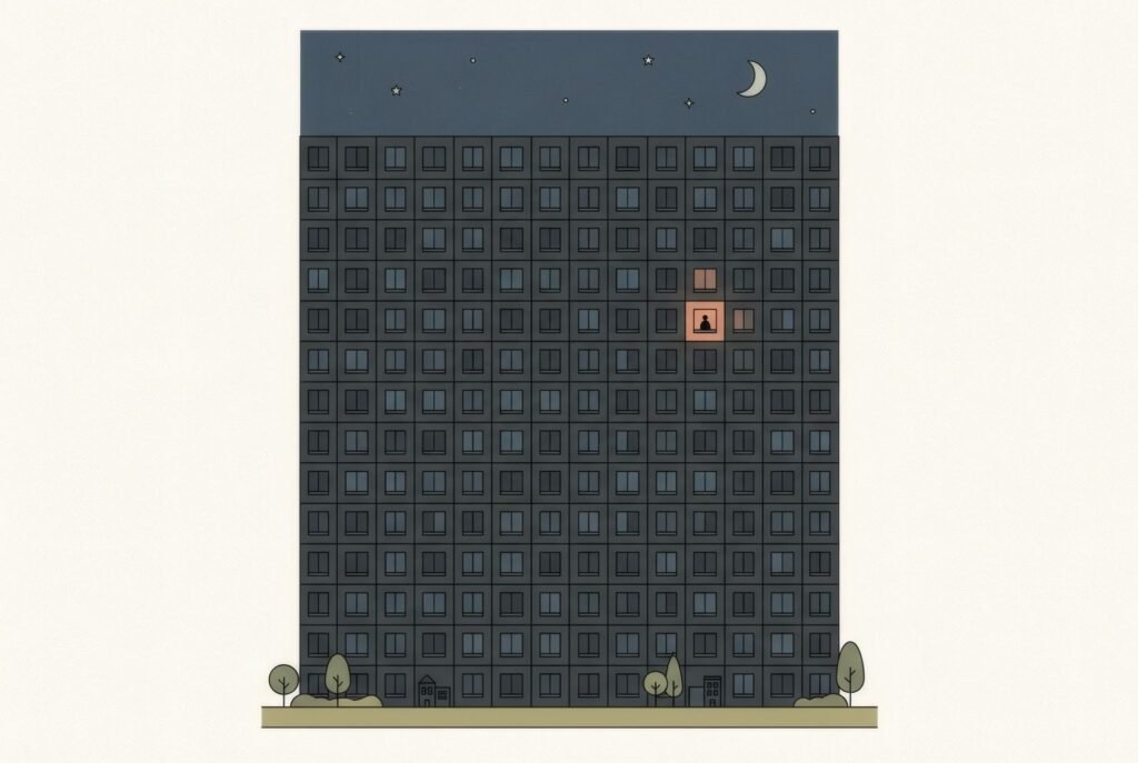Ilustración editorial: una figura minúscula en una ventana iluminada entre cientos de ventanas oscuras
